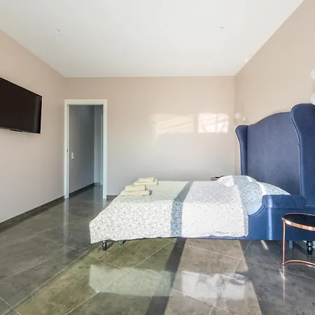 Daniel * Μεντόν