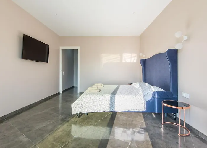 Daniel * Μεντόν